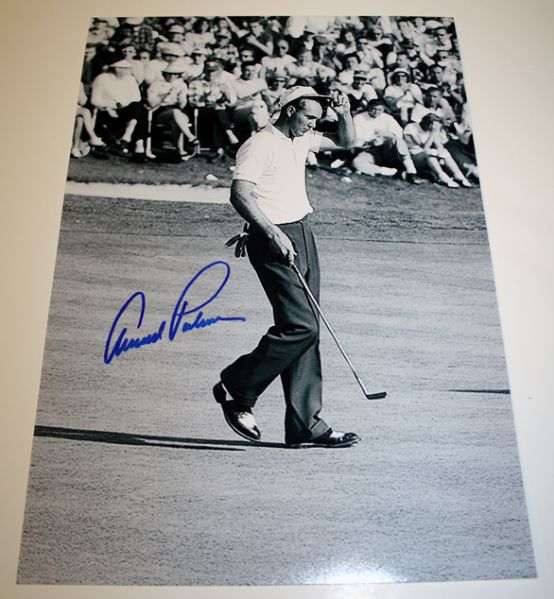 Arnold Palmer Signed 11 x 14 Photo. COA from JSA. (James Spence Authentication).