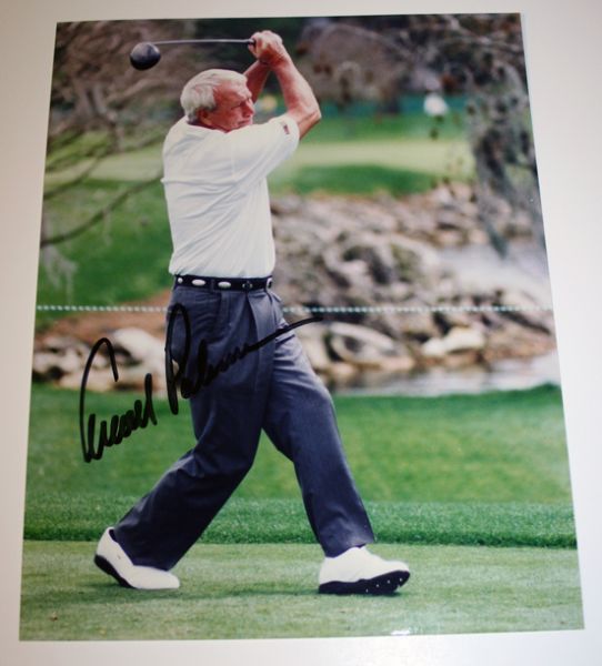 Arnold Palmer Signed 8x10 Photo. COA from JSA. (James Spence Authentication).