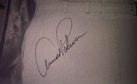 Arnold Palmer Signed 20x30 Canvass with image of 1964 Green Jacket presentation.