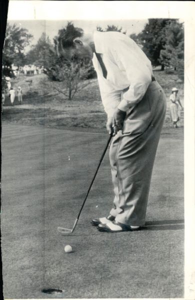 Ben Hogan Wire Photo Getting ready for 49 Ryder cup  9/4/1949