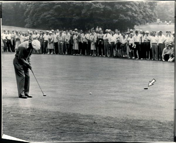 Ben Hogan hits a birdie putt. Wire Photo - 6/12/1947