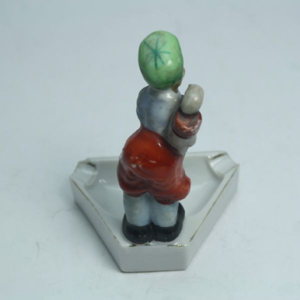 Early Japanese Golf-Themed Porcelain Ash Tray