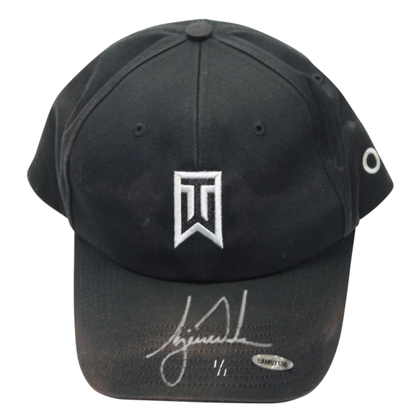 Upper Deck Authenticated Tiger Woods Signed Tournament Worn Black Nike Hat 1/1 #BAM02486