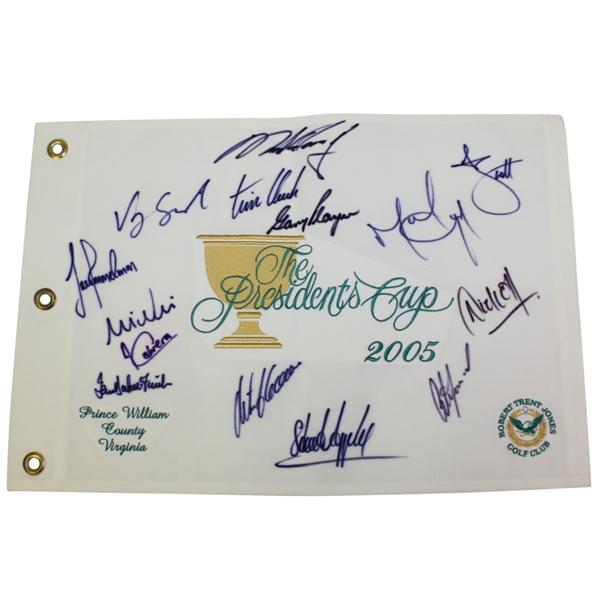 2005 Presidents Cup Embroidered White Flag Signed by International Team JSA ALOA