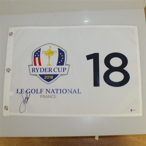 Jordan Spieth Signed 2018 Ryder Cup Le Golf National Flag BECKETT #E62868