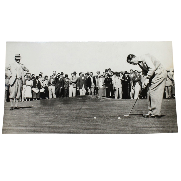 Henry Cotton September 1933 Original Wire Photo - Putting Against N. Nolan at Purley Downs