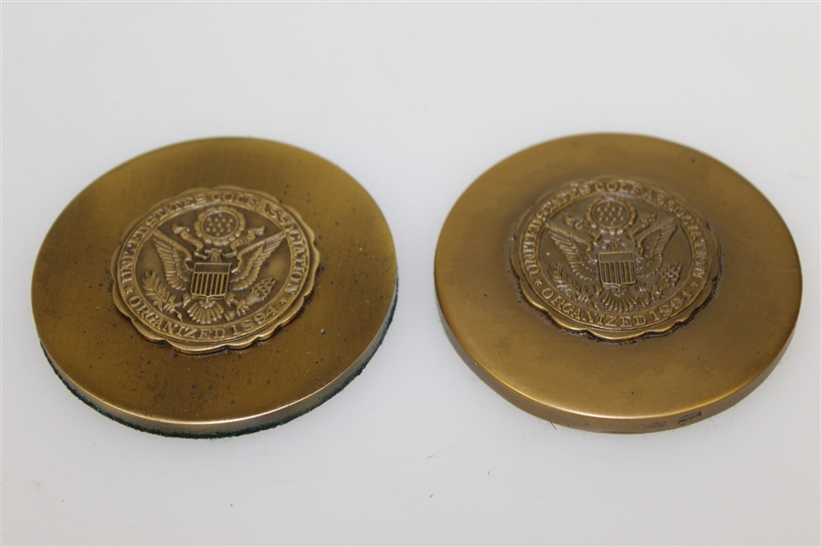 USGA Lot - Assorted Badges & Paper Weights Bearing The USGA Seal