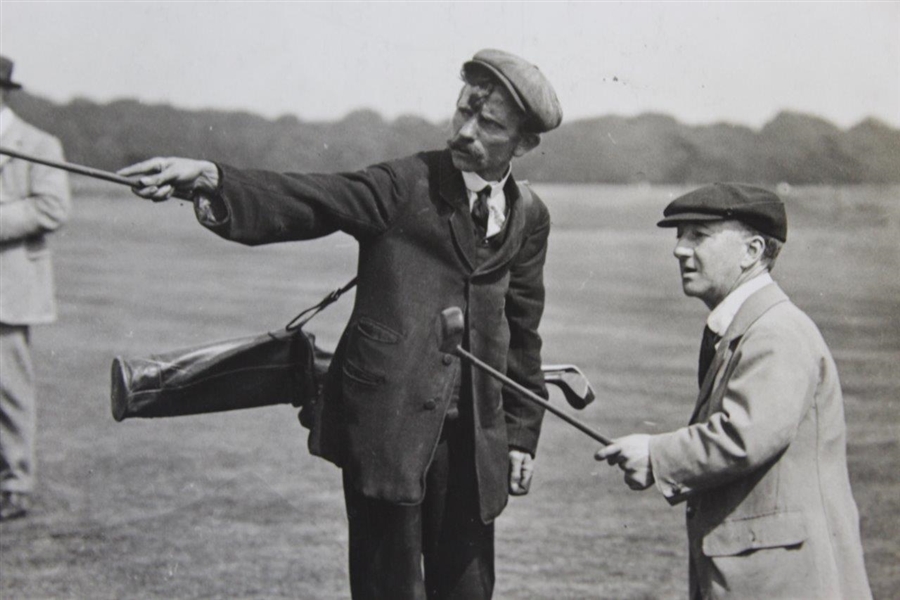 Little Tich & Harry Lauder Play Golf at Richmond Daily Mirror Press 'Pointing' Photo - Victor Forbin Collection