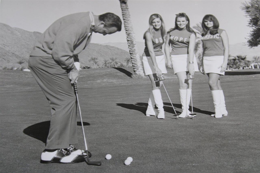Arnold Palmer Photo Preparing For The Bob Hope Desert Classic - 01/23/1968