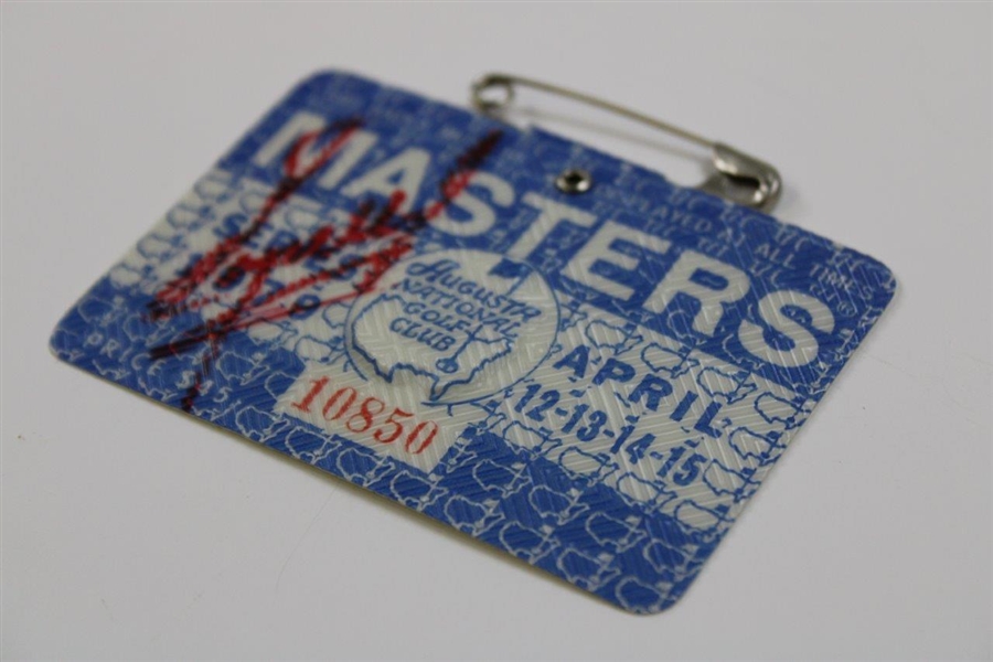 Fuzzy Zoeller Signed 1979 Masters Tournament SERIES Badge #10850 JSA ALOA