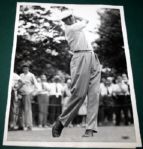 Byron Nelson 8x10 Wire Photo 6/30/1945 Crisp shot