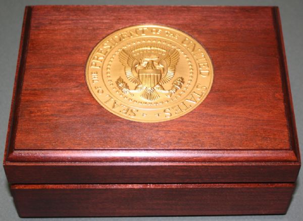George Bush Presidential Seal  Six Golf Balls With VIP Presentation Box