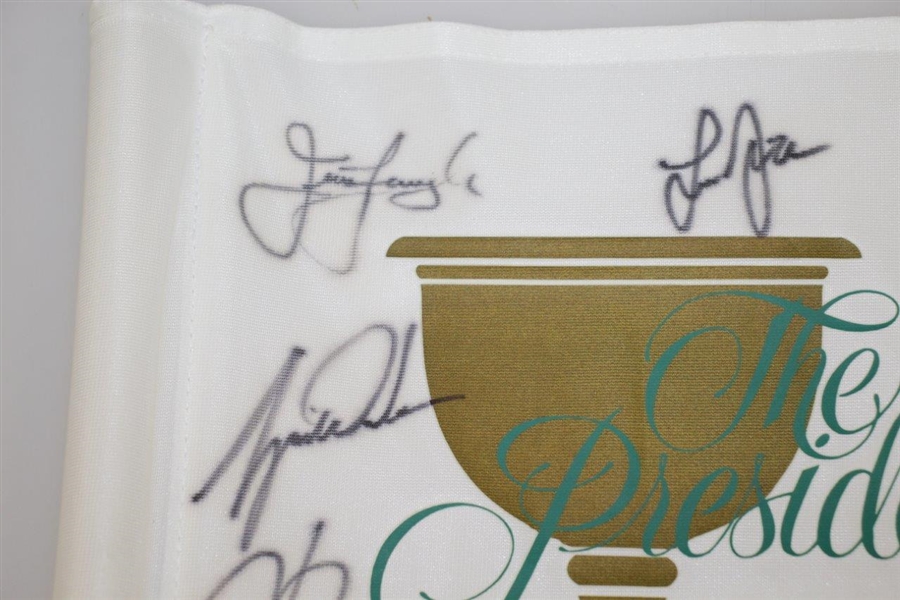 Complete Team Signed 1998 The President's Cup at Royal Melbourne Course Flag JSA ALOA