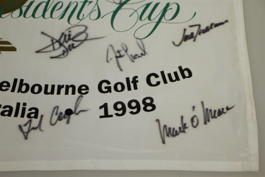 Complete Team Signed 1998 The President's Cup at Royal Melbourne Course Flag JSA ALOA