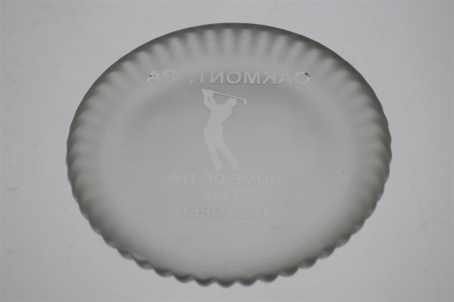Oakmont, PA Home of the 1994 US Open Glass Plate with Post-Swing Golfer