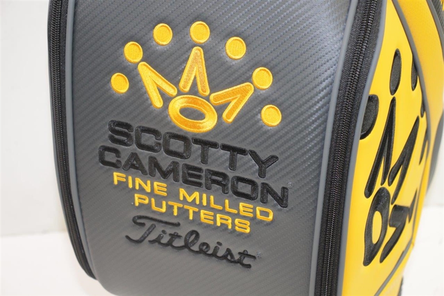 Mint Condition Scotty Cameron Black with Yellow Den Caddy Golf Bag