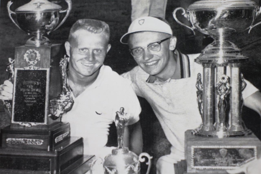 Jack Nicklaus 8/24/57 Jackie Nicklaus 7x9 Wire Photo as 17 Year Old with Jaycee Tournament Trophy