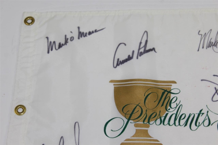 Arnold Palmer & US Team Signed The President's Cup White Flag JSA ALOA