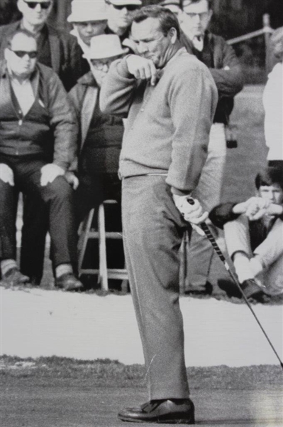 1968 Arnold Palmer Golfs at Bing Crosby Pro-Am Press Photo - 8 x 10