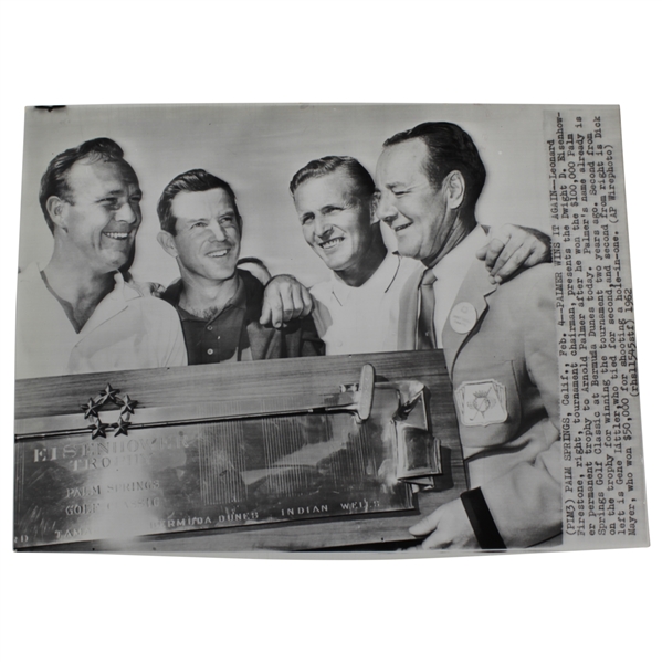 1962 Arnold Palmer Accepting Dwight D. Eisenhower Permanent Trophy Wire Photo