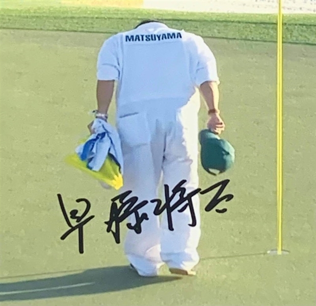 Shota Hayafuji Signed 8x10 Photo - Paying Respects to 18th Hole JSA #QQ38499