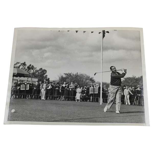 Walter Hagen Attracts Gallery at L.A. Open Tourney 1935 AP Wire Photograph  - 1/12/1935