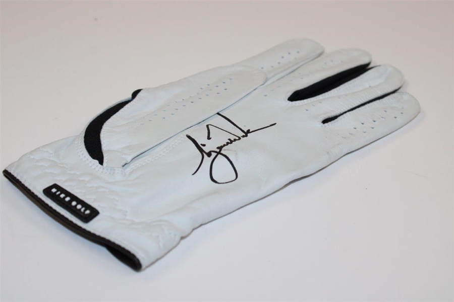 Tiger Woods Signed Nike Golf White Left-Handed Golf Glove JSA #AG53765