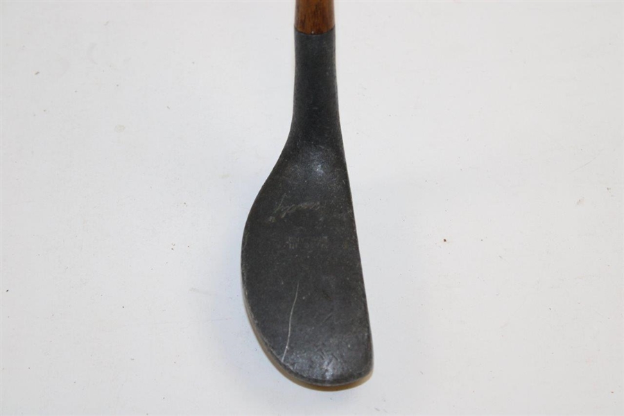 c. 1920 Huntly Putter with Unique Thumb Groove Grip - Pat 165,384