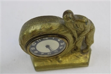 Vintage Golfer Putting Themed Clock