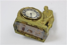 Vintage Golfer Putting Themed Clock