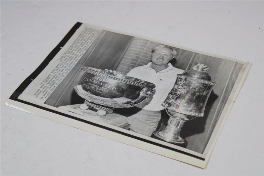 1971 AP Wire Photo Jack Nicklaus W/ World Cup Trophies