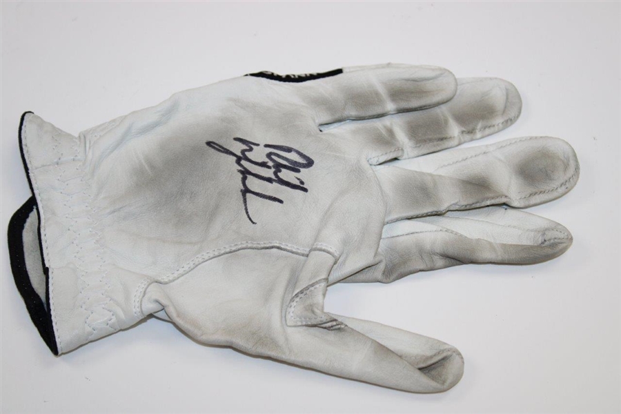 Phil Mickelson Signed Used Callaway RH White Golf Glove - Size XL JSA ALOA