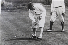 Bobby Jones Putting on Green Photo - Sporting News Collection 63 Sticker
