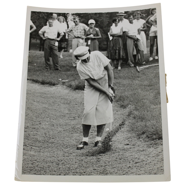Babe Zaharias Press Photograph 1953 At Tam OShanter, Hitting Out Of The Sand. 