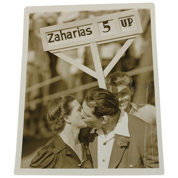 Babe Zaharias Kissing Husband After Winning 1940 Womens Western Open At Blue Mound Milwaukee Press Photo