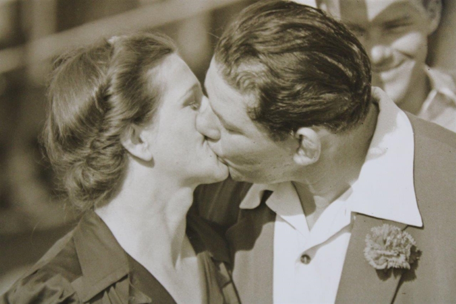 Babe Zaharias Kissing Husband After Winning 1940 Women's Western Open At Blue Mound Milwaukee Press Photo