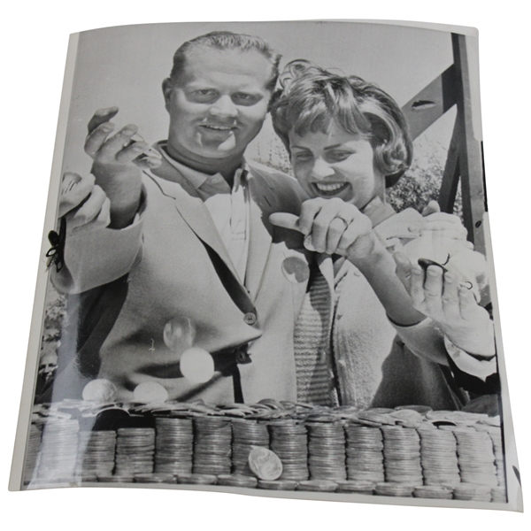 1964 AP Wire Photo Jack & Barbara Nicklaus with Stack of Prize Money