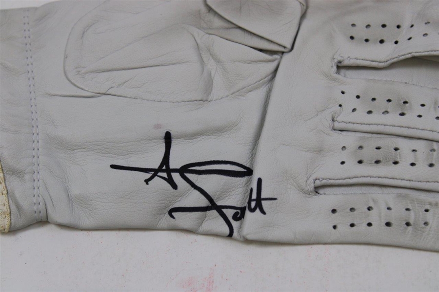 Couples, Watson, Singh & Five (5) other Masters Champions Signed Golf Gloves JSA ALOA