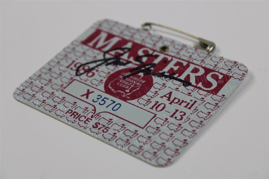 Jack Nicklaus Signed 1986 Masters Tournament SERIES Badge #X3570 JSA ALOA