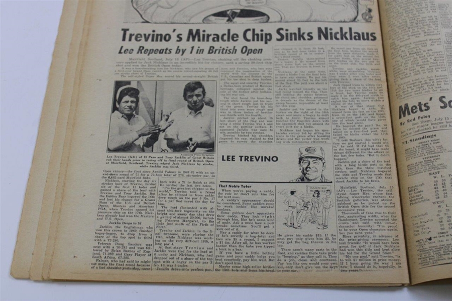 Lee Trevino Signed Sunday News Trevino Repeats Headline July 1972 Newspaper  JSA ALOA
