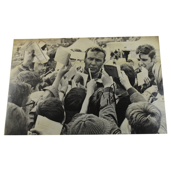 Arnold Palmer Signed Mobbed by Fans 8x12 B&W Photo JSA ALOA