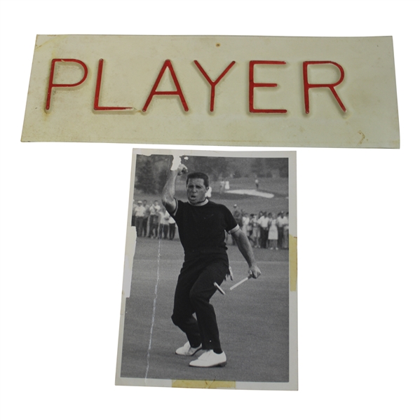 Gary Player Raised Fist Pump Photo with PLAYER Name Plate w/Raised Letters