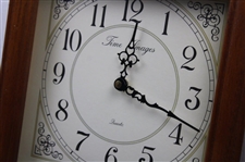 Vintage Time Images Wall Clock Quartz with Golf Putting Print 20'' Tall - Working