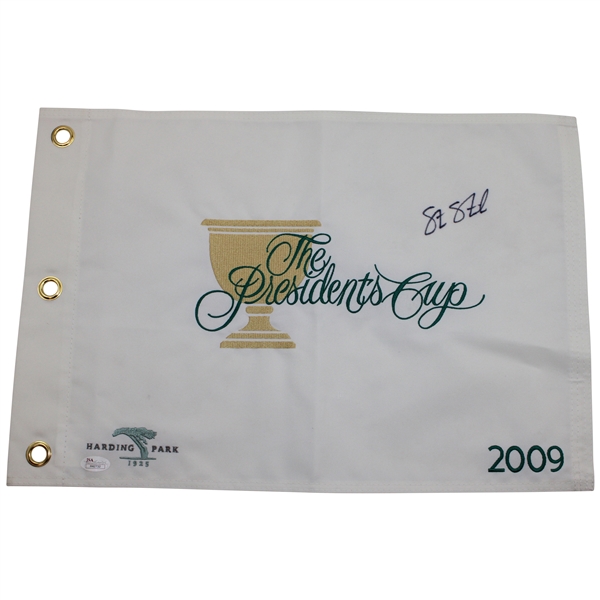 Steve Stricker Signed 2009 Presidents Cup Embroidered Flag JSA #H42732