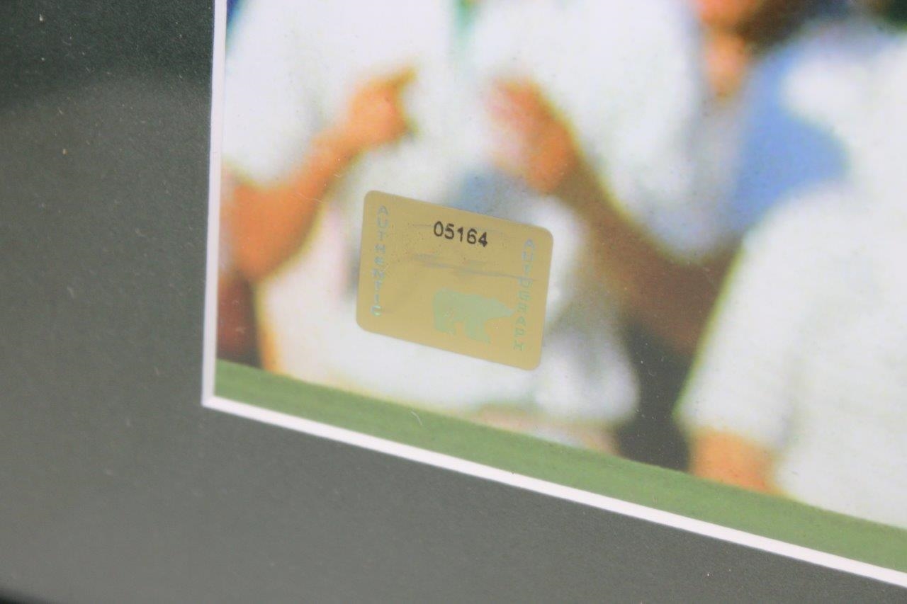 Lot Detail - Jack Nicklaus Signed 1986 17th Green Putt 16x20 Photo