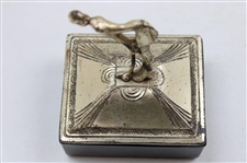 Putting Lady Golfer Metal Lid on Box