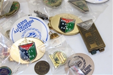 (2) 1996 JC Penney Classic Badges, Golf Pins & Ryder Cup Cards & More - Tiger Woods w/ Kelli Kuehne