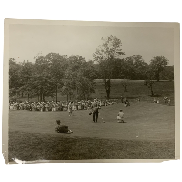 1929 US Amateur Bobby Jones putting 18th Hole Winged Foot Orignal Underwood & Underwood Photo